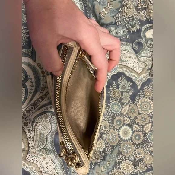 Spartina Tassel Wristlet - Picture 4 of 6